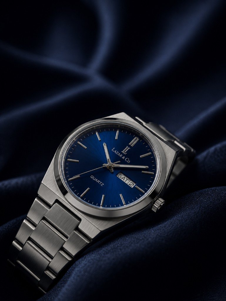 Montre Lazar & Co, cadran bleu soleil sur satin